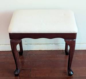 lot 92 image: Bombay Queen Anne Style Mahogany Stool