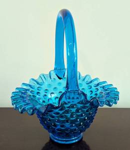 lot 97 image: Vintage Fenton Blue Hobnail Glass Basket