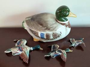lot 111 image: Vintage Ceramic Duck Cookie Jar and Wall Plaques
