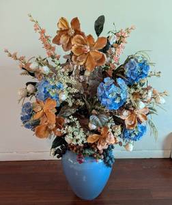 lot 113 image: Large Faux Floral Arrangement