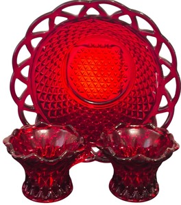 lot 134 image: 1930s Vintage Imperial Laced Edge Sugar Cane Red Red Bowl and Petite Handled Glasses