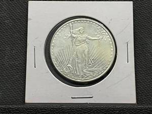 lot 67 image: One Troy Ounce .999 Silver Bullion Round