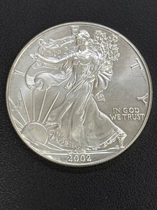 lot 32 image: 2002 American Silver Eagle 1 oz .999 Fine Silver Coin