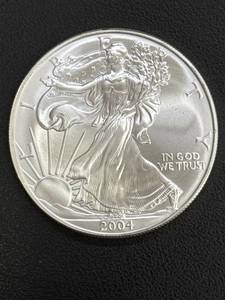 lot 38 image: 2004 American Silver Eagle 1 oz .999 Fine Silver Coin