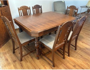 lot 1 image: Distinctive Vintage Victorian Renaissance Dining Room Table with Six Sensational Chairs