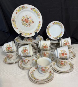 lot 38 image: Oriental Garden Signature Collection China