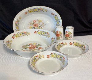 lot 39 image: Oriental Garden Signature Collection Serving Bowls and SaltPepper Shakers