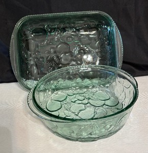 lot 82 image: Libbey Orchard Fruit Green Glass Casserole Dishes