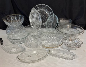 lot 86 image: Collection of Crystal and Clear Glass Bowls, Platters, Dishes and More