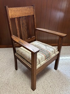 lot 143 image: Vintage Arts and Crafts  Mission Style Chair