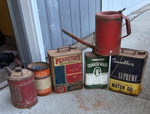 lot 184 image: Variety of Vintage Cans for Gambles, Penn State, Premium Quaker Maid and More