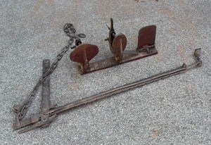 lot 234 image: Vintage Fence Stretcher and Tire Repair Tube Volcanizer