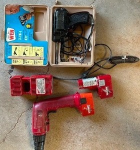 lot 207 image: Vintage Wen Soldering Gun and More