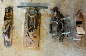 lot 210 image: Vintage Tools including Vintage Planers