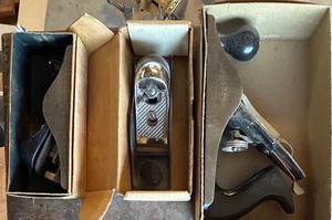 lot 174 image: Stanley No. 220 Block Plane and Stanley Handyman Smooth Plane