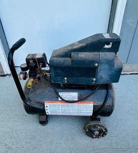 lot 176 image: Durabuilt Air Compressor