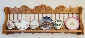 lot 123 image: Beautiful Wood Display Shelf with Decorative Plates