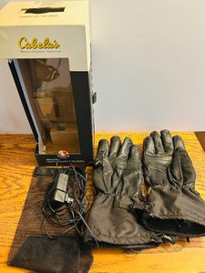 lot 125 image: Cabelas Heated Gloves