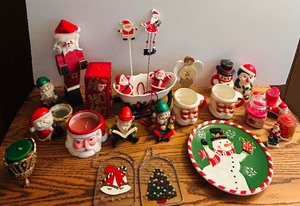 lot 129 image: Assorted Collection of Christmas Decor Items