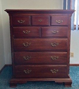 lot 16 image: Thomasville Vintage Chest of Drawers