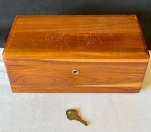 lot 68 image: Vintage Lane Cedar Dresser Box with Key
