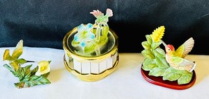 lot 46 image: Collectable Hummingbirds