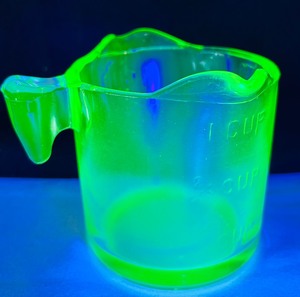 lot 52 image: Vintage Uranium Glass Measuring Cup