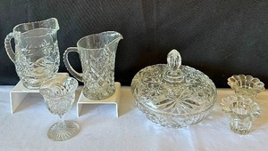 lot 57 image: Variety of Vintage Glassware