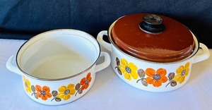 lot 63 image: Vintage Enamelware Cookware