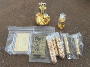 lot 160 image: Gold Flakes