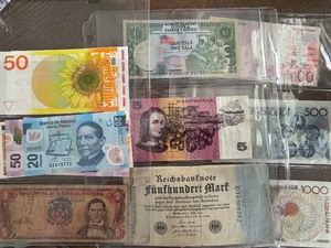lot 175 image: Foreign Currency