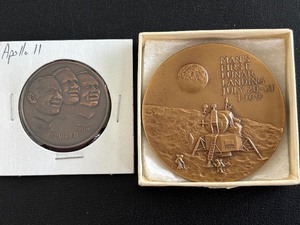 lot 117 image: Apollo 11 Medallions