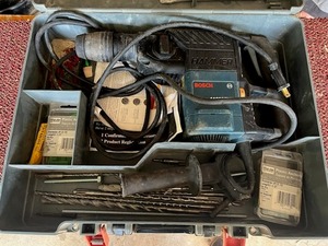 lot 13 image: Bosch 11222EVS Hammer Drill in Good Working Condition