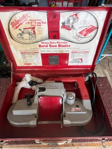 lot 14 image: Milwaukee Heavy Duty 4-34 Deep Cut Band Saw in Good Working Condition