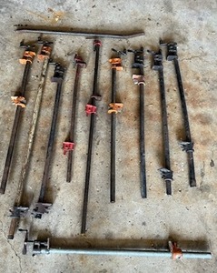 lot 24 image: Pipe Clamp Lot & Pry Bar