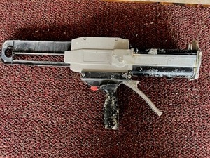 lot 26 image: MixPac DM200 Manual Cartridge Gun in Working Condition