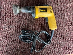 lot 30 image: DeWalt DW104 38 VSR Drill in Working Condition