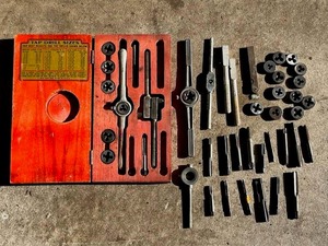 lot 37 image: Vintage Dunlap Tap & Die Set w Extras