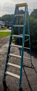 lot 66 image: Heavy Duty WERNER 8-ft Fiberglass Ladder (Model 6008), 250lbs Type I Duty Rating