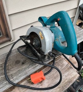 lot 88 image: MAKITA 4-38 Skill Saw in Good Working Condition