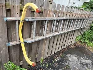 lot 101 image: 24 Aluminum Extension Ladder