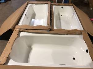 lot 5 image: Lot of Assorted Bathtubs Various Models and Conditions  Customer Returns See Pictures