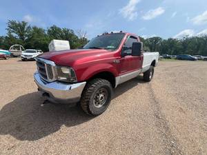 lot 6 image: 2003 Ford F350 Super Duty Regular Cab XLT Pickup 2D 8 ft