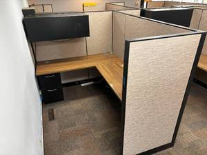 lot 7 image: MSRP $13,500&nbspHigh Quality HON LIKE NEW 2022 Accelerate Collection Workstation&nbspCubicle WFiling Cabinet  Overhead Cabinet  Upgraded 65 Fabric Panels, Laminate Worksurfaces -See Video&nbspFully disassembled -Fork Lift At Site 