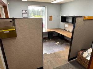 lot 9 image: MSRP $16,500&nbspHigh Quality HON LIKE NEW 2022 Accelerate Collection Workstation&nbspCubicle W2 Filing Cabinets  2 Overhead Cabinets  Upgraded 65 Fabric Panels, Laminate Worksurfaces -See Video&nbspFully disassembled -Fork Lift At Site 