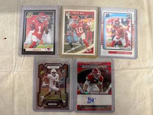lot 13 image: Lot of 5 Football Cards