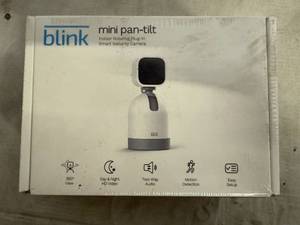 lot 16 image: Blink Mini Pan-tilt Smart Security Camera