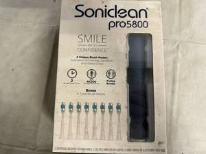 lot 17 image: Soniclean Pro 5800 Smile Toothbrush with 8 Heads