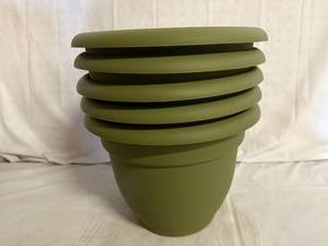 lot 21 image: 5 Green Bloem Living Ariana Planters