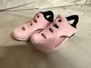 lot 50 image: Nike Sunray Protect 3s - Size 12C